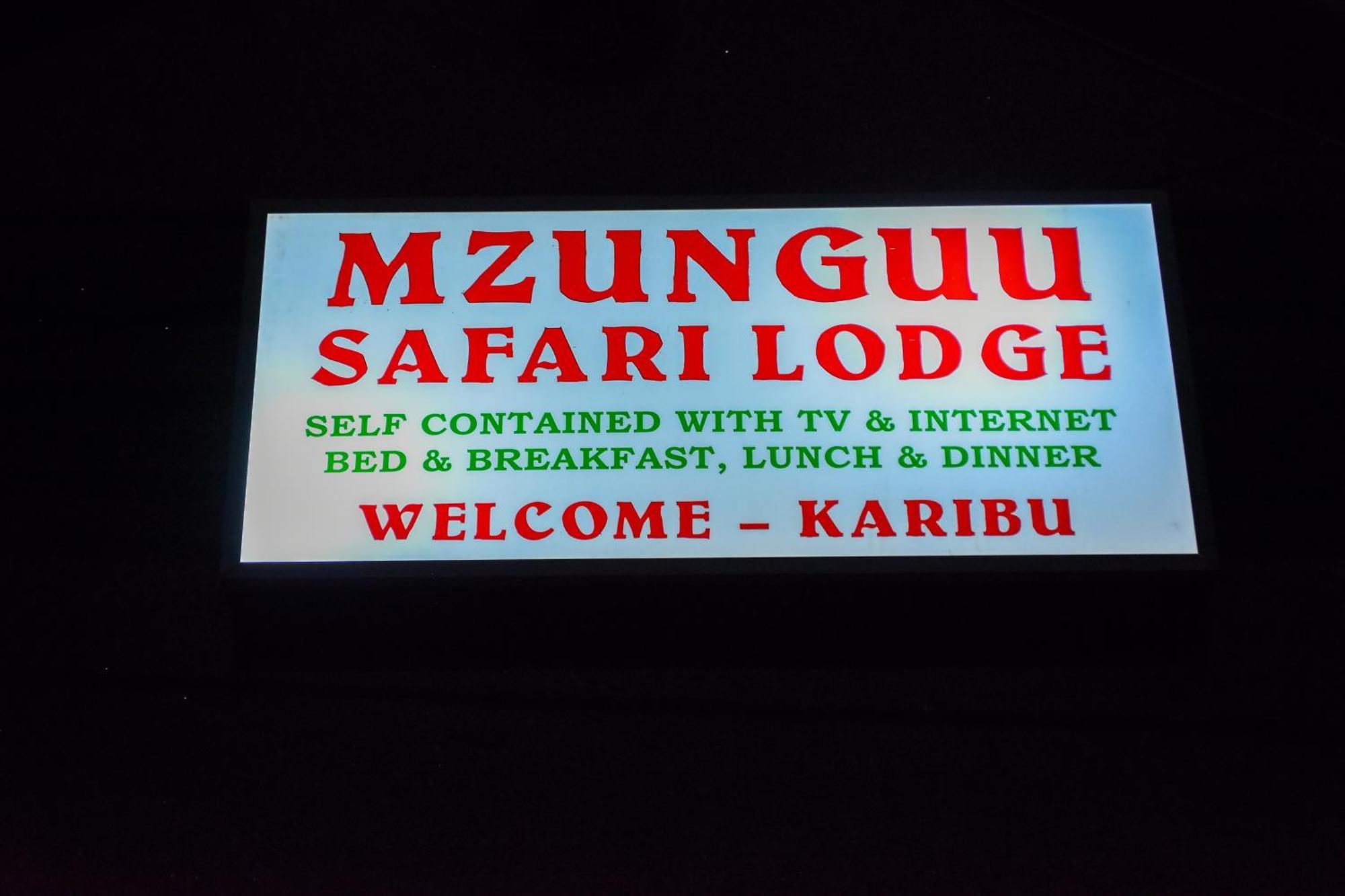 Mzunguu Safari Lodge Usa River Kültér fotó